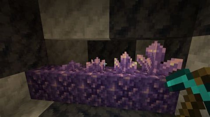 How to mine amethyst minecraft