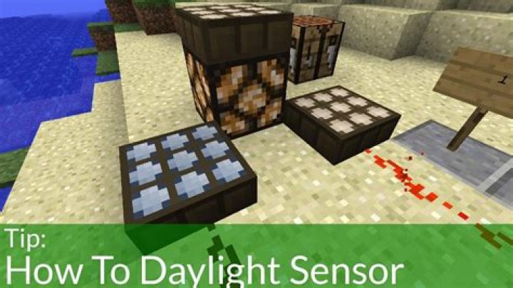 What does a daylight sensor do in minecraft