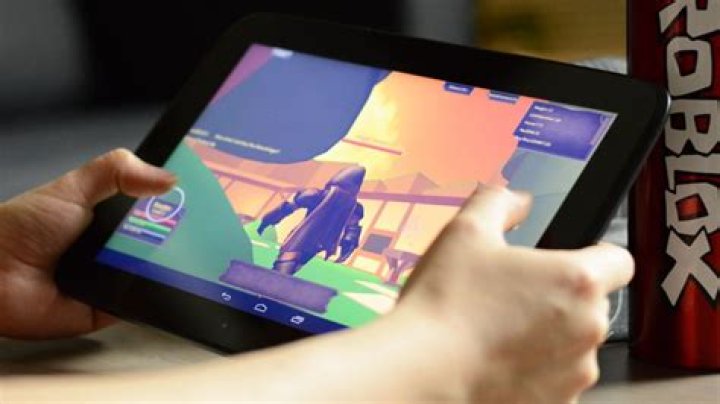 Why does roblox keep crashing on my tablet